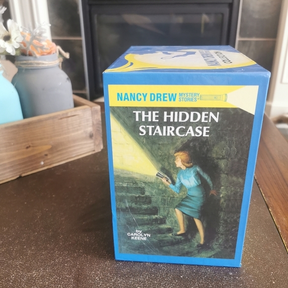 Mint condition ten Nancy Drew mystery books in a beautiful box set - Picture 6 of 11